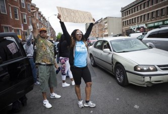 5 ABD polisinin tutuklanması Baltimore'da sevinçle karşılandı