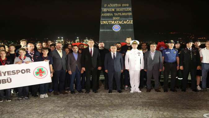 ACININ 24. YILINDA GÖLCÜK DEPREMİ ŞEHİTLERİ DUALARLA ANILDI