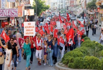 Aliağalı bayrak için yürüdü