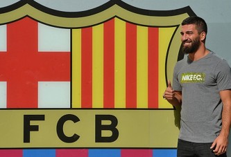 Arda imza için Barcelona'da