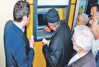 Bankalar habersizce kredi verip faiz işletiyor