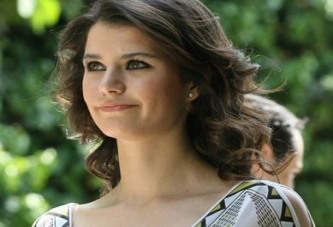 Beren Saat nazara geldi