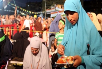 Darbecilerin gölgesinde ilk iftar