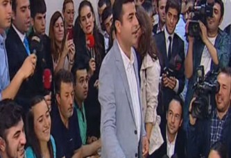 Demirtaş'tan sandık başında yeni anayasa mesajı