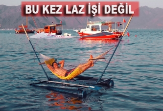 Denizde yüzen hamak