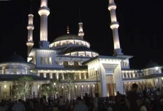 Kadir Gecesi'nde Millet Camii'ne akın ettiler