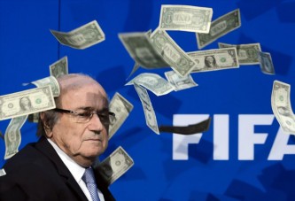 Lee Nelson Blatter'i sahte paralarla protesto etti