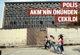 Polis AKM'nin önünü boşalttı