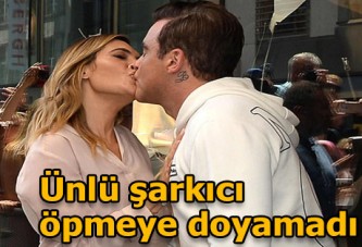 Robbie Williams'tan eşi Ayda'ya öpücük yağmuru