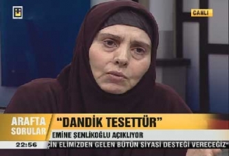 Senin bu giydiğin tesettüre uygun mu? Tam sopalıksın..