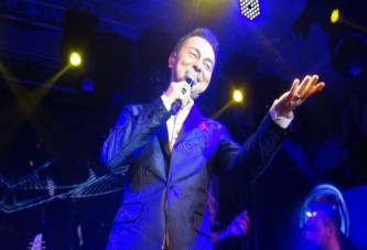 Serdar Ortaç evlilik sonrası ilk konserini verdi