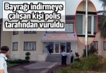 Antalya'da polis bayrak indirmeye çalışan kişiyi vurdu