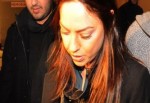 Ebru Gündeş, eşi Reza Zarrab’ı görebilmek için günlerdir bekliyor