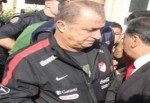 Fatih Terim imzayı atıyor