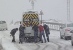 İstanbul'da yollar buz pistine döndü!