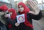 İsveç'te cami kundaklamaları protesto edildi