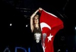 Milli maçta Hadise çıkacak!