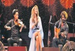 Sıla'dan defile gibi konser