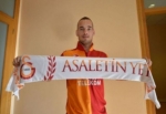 Sneijder imzaladı