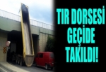 TIR dorsesi geçide takıldı