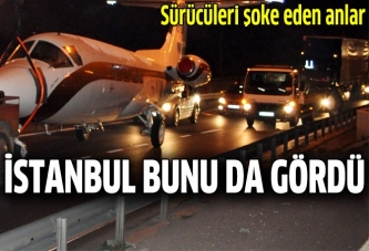 Uçak trafiğe girdi sürücüler şok oldu